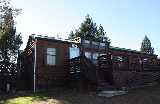 AVL Private Retreat Cabin with hot tub on private wooded property
