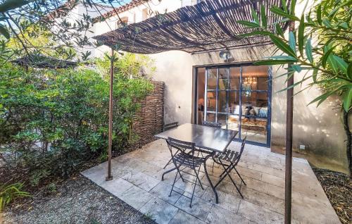 Awesome Home In Saint-Laurent-De-La-Cabrerisse