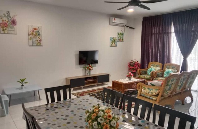 AWANA HOMESTAY