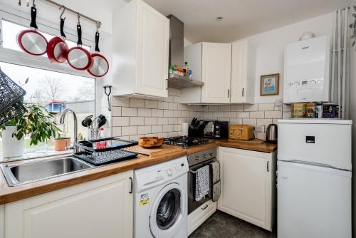 Award Winning 3 Bedroom House with Private Parking Florence Park