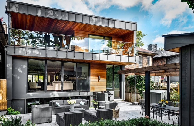 Award-winning 4 Bedroom Residence in mid-town
