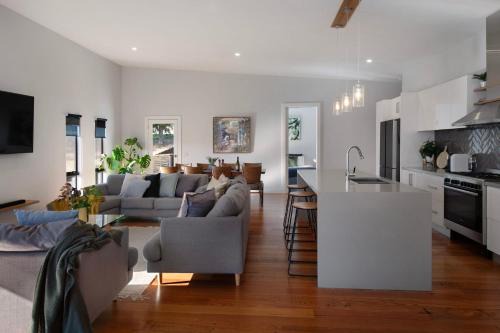 Away - 4 bedroom 2 bathroom family home