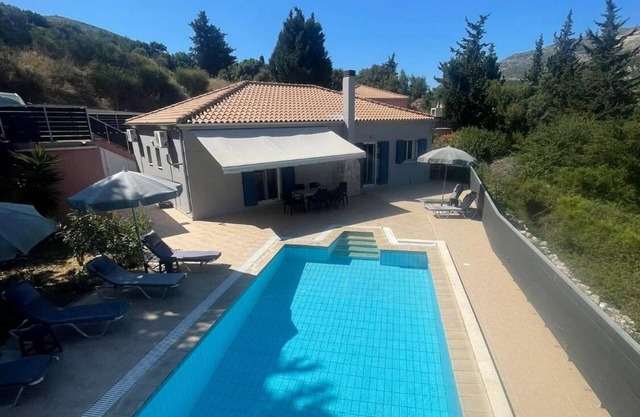 Away from Prying eyes in a secluding setting,sea & mountain views, infinity pool