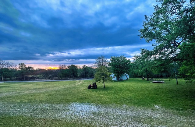 Away from the bustle of the city, close to the lake, perfect for families