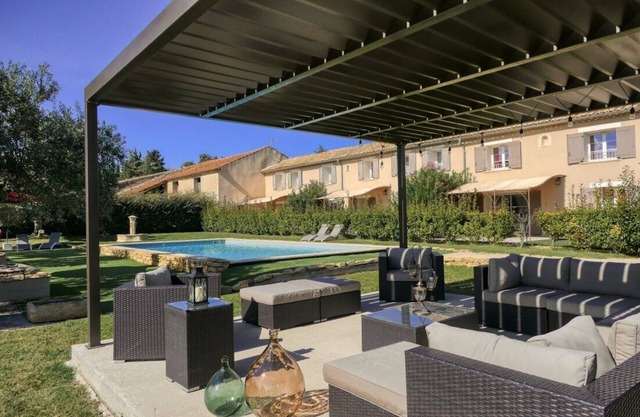 Away from the hustle and bustle, set down your suitcases in this Mas reserved for Tourisme de Charme!