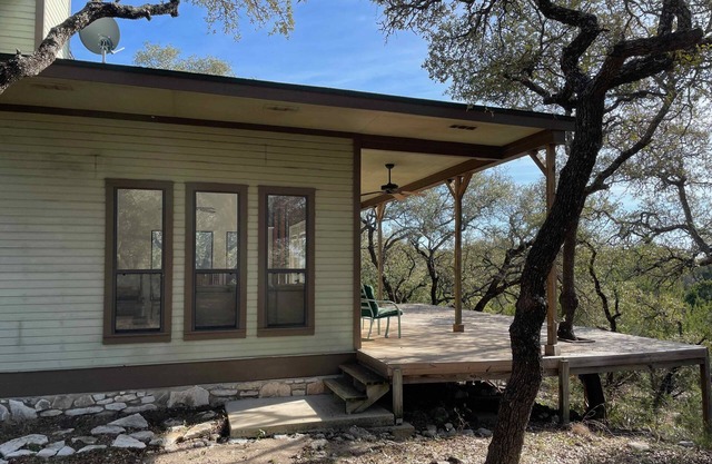 Awesome 2 Bedroom Secluded Cottage with spectacular sunsets