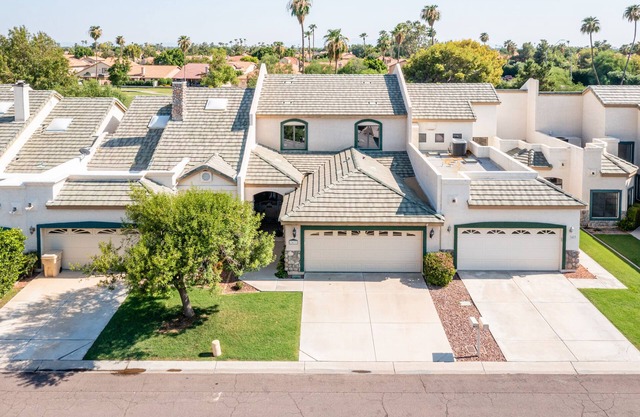 Awesome 3 bedroom on the 1st Green of Arrowhead Golf Club