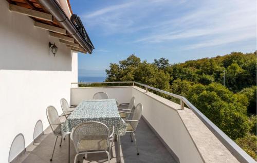 Awesome Apartment In Brsec With Wifi
