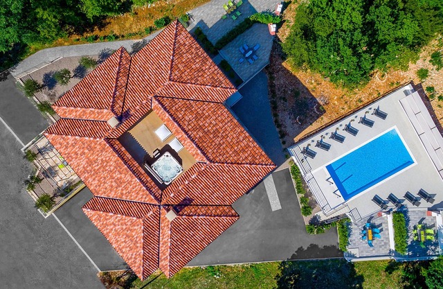 Bonito apartamento en Kostrena con.