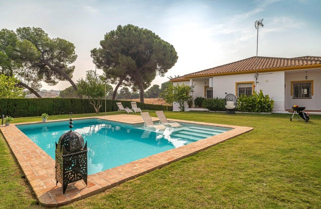 Awesome home in Villanueva del Rio y M