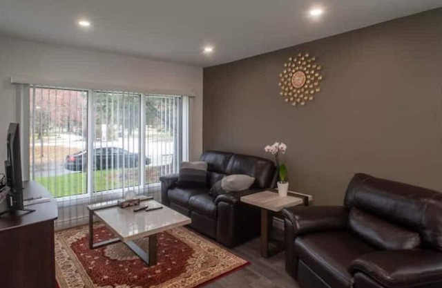 Awesome Group Hosting ~ 6 Beds ~ Thunder Bay
