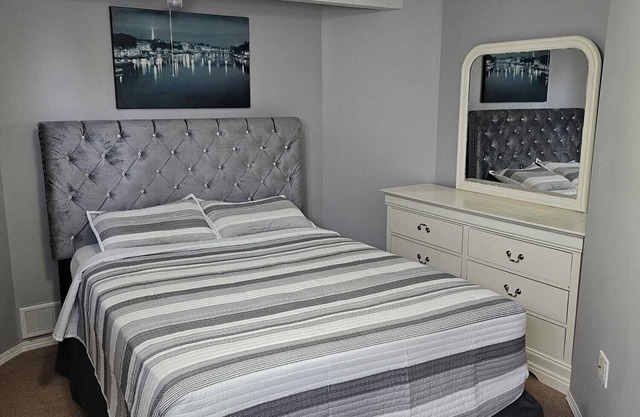 Awesome Guest suite @ Calgary NW for exclusive private relaxation