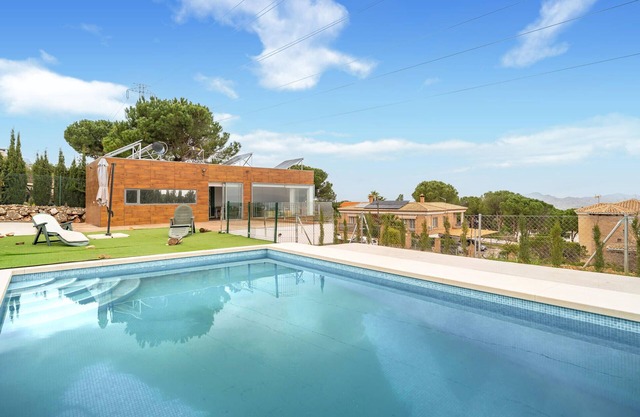 Awesome home in Pinos de Alhaurín