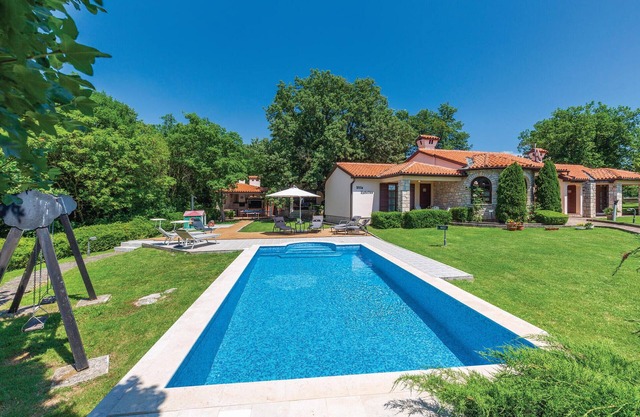 Impresionante casa en Belavici con.