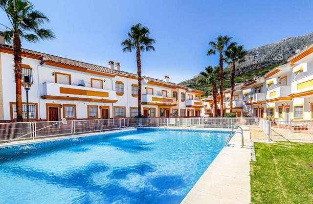 Awesome Home In Benaoján