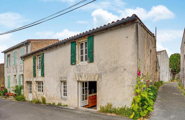 Awesome home in Sainte-Marie-de-R with 9 Bedrooms and WiFi