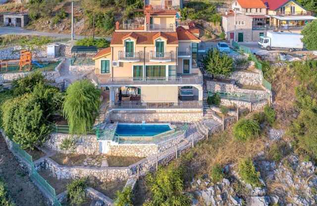 Impresionante casa en Mirlovic Polje