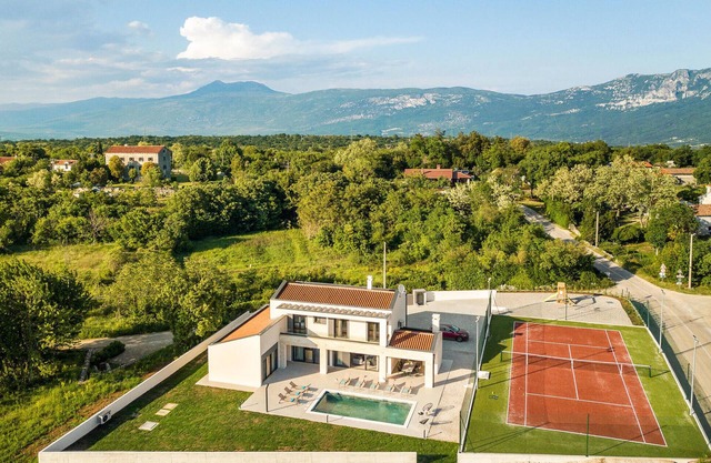 Impresionante casa en Jurazini con.