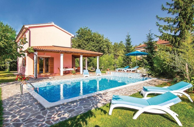 Impresionante casa en Laginji con sauna