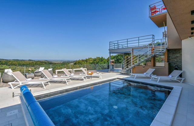 Impresionante casa en Radovan con sauna