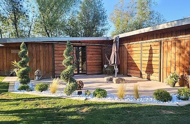 Alojamiento de 2 habitaciones en Rognonas