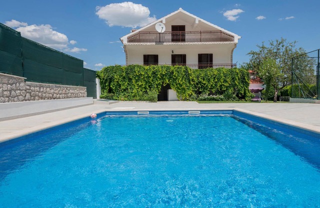 Preciosa casa en Runovic con WiFi