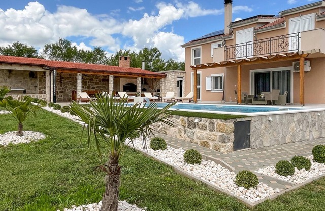 Impresionante casa en Ruzic con jacuzzi