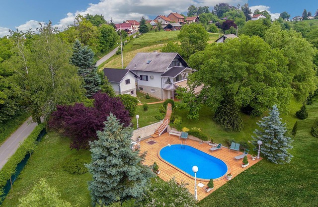Impresionante casa en Seketin con sauna