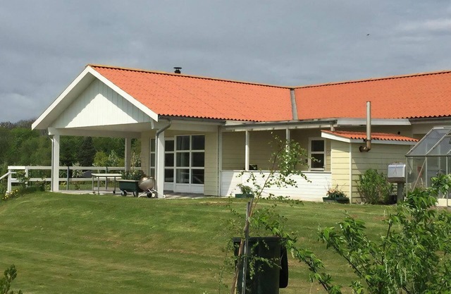 Large, lovely spa house at Ore Stand.