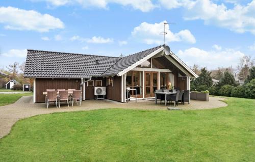 Awesome Home In Ulfborg With Kitchen