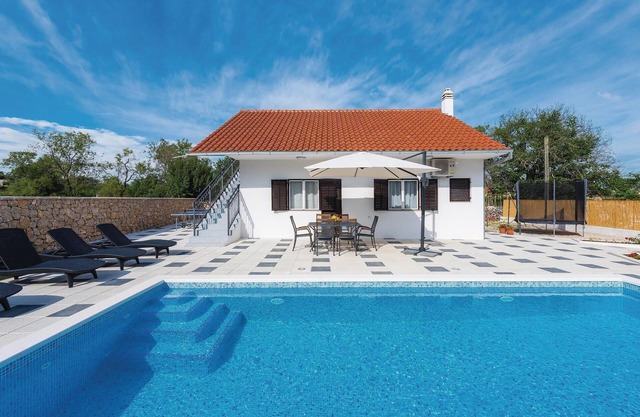 Impresionante casa en Unesic con cocina
