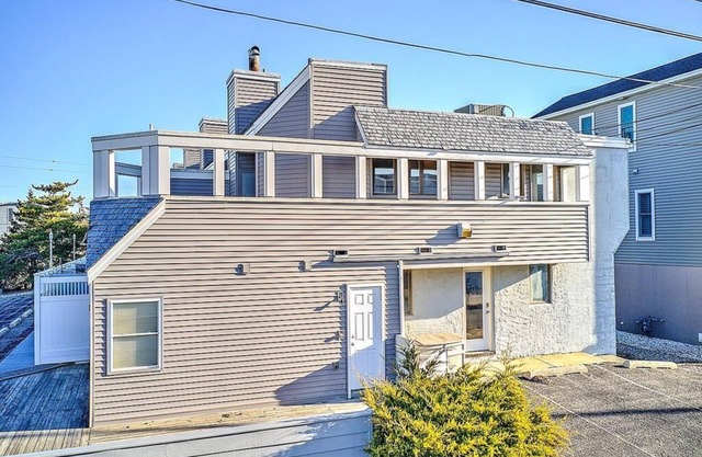 Awesome home in Brighton Beach with 2 Bedrooms, Internet and WiFi
