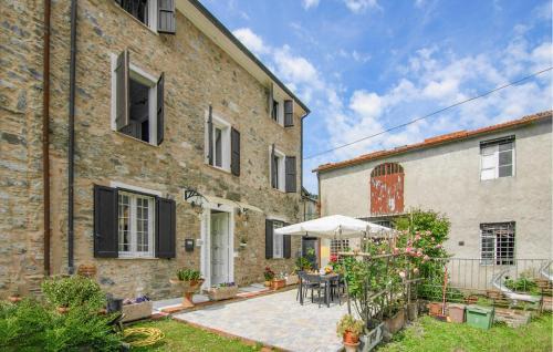 Awesome Home In Valpromaro With Wifi