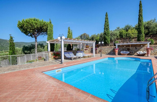 Awesome Home In Castiglione Della Pesc