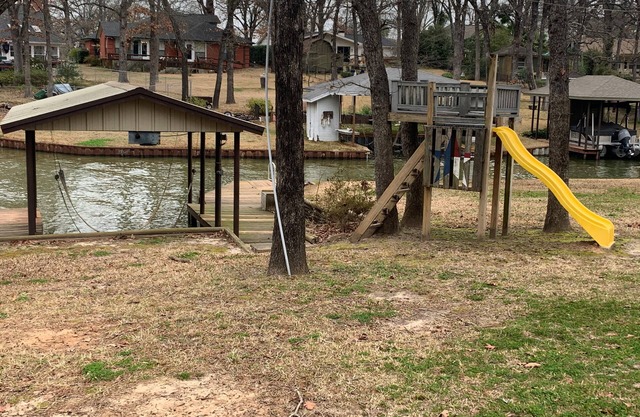 Awesome lakehouse with 231 FT of shoreline