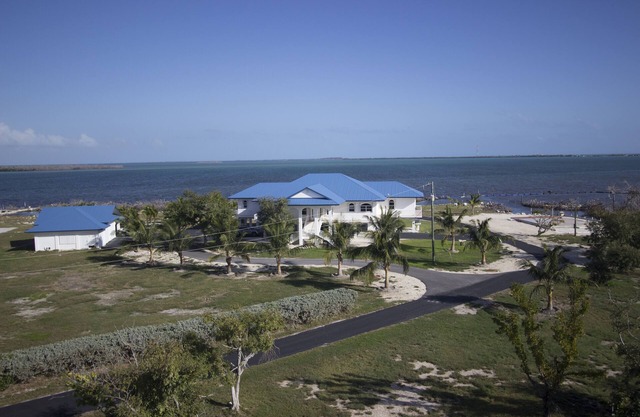 Impresionante vista de aguas abiertas en Blue Heron Estate