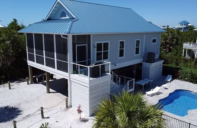 AWESOME NEW POOL HOME SPRAWLING OUTDR ENTERTAINING AREA/STEPS2 OCEAN/2CARTS/DOCK