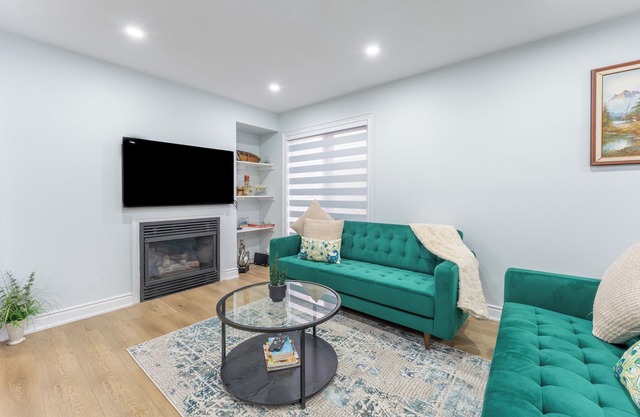 Awesome & Stylish 4BR House ~ Comfort ~ Milton