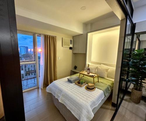 Awesome Sunset View in Venice Mall Suite with PS5 30th edition, Walk to Everything, 5 mins away to BGC, DisneyPlus, Prime Video, HBO Max