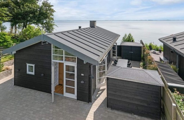 "Awild" - 10m from the sea by Interhome