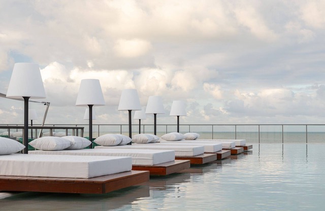 AX Setai Yacht