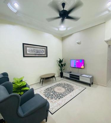 AYAHLONG BEACH GUESTHOUSE
