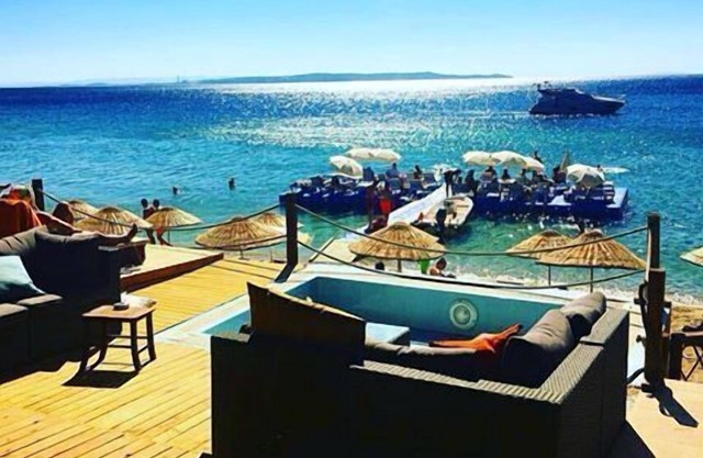 Ayanya Beach & Bistro Bungalows