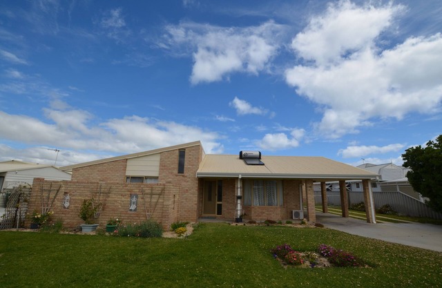 Ayres Rocks - Perfect name for a perfect house