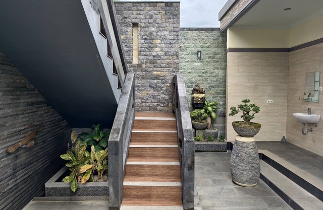 Ayuna Guest House