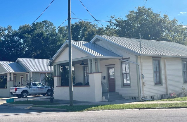 Azalea Cottage – Walk to Riverfront & Downtown, Boat-Friendly Driveway