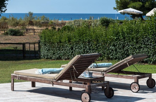 Azapiko Dream Villa by Luxlikehome