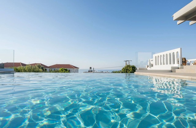 Azatis Luxury Villa