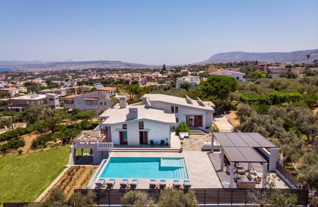 Azatis Luxury Villa