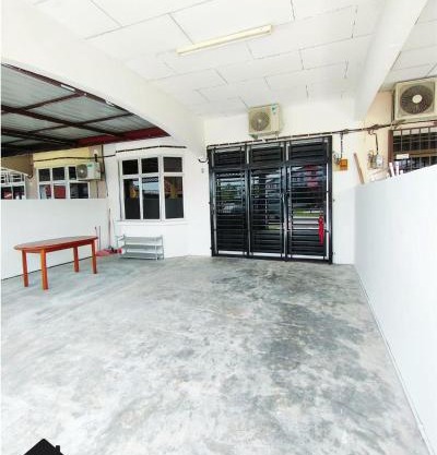 Azo Homestay Parit Raja